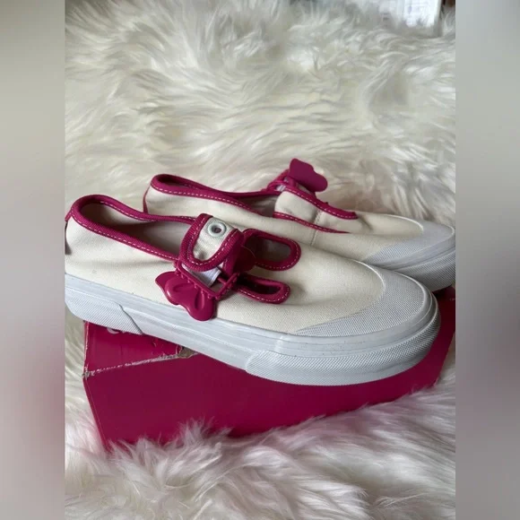 Vans X Barbie Style 93 DX Shoe - Picture 3 of 11